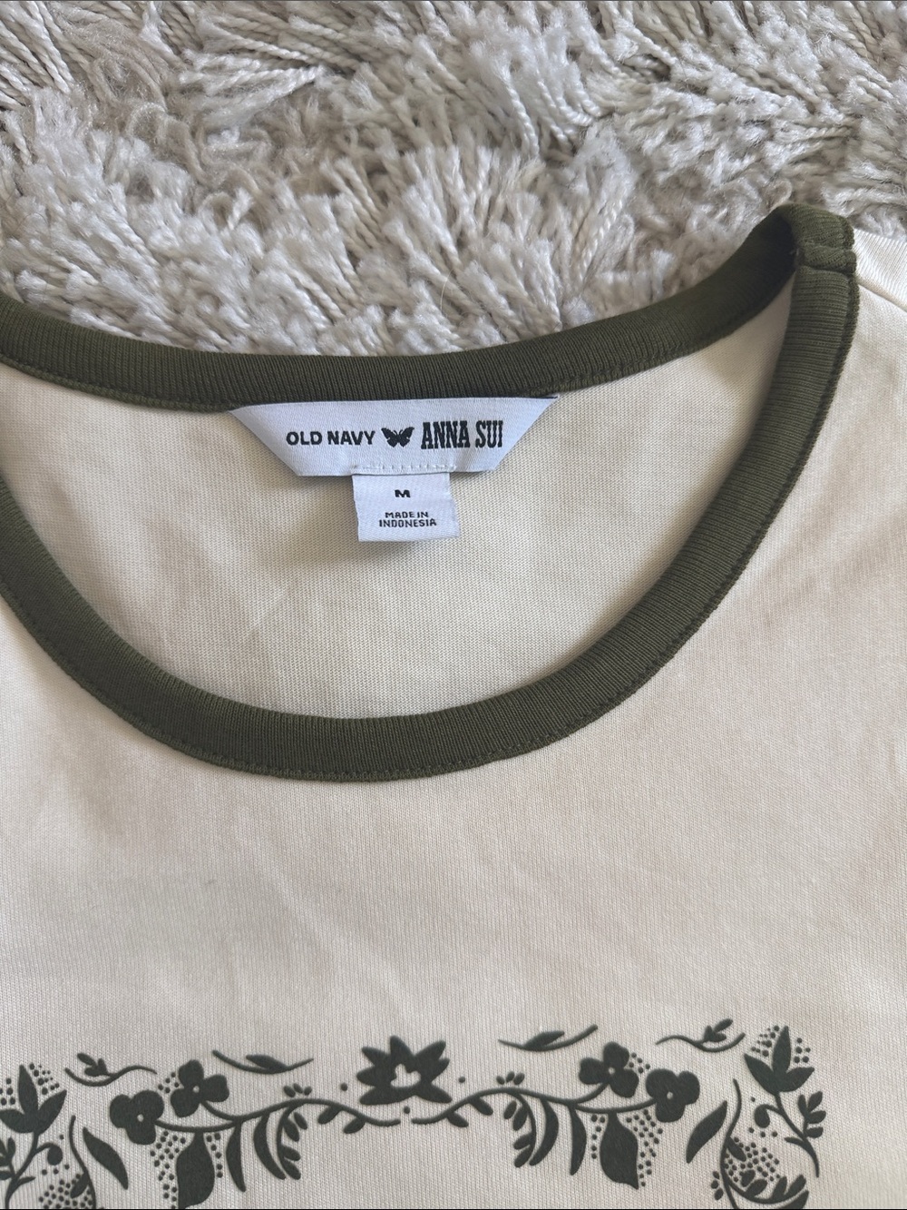 Old Navy x Anna Sui Cream Short Sleeve Ringer Tee with Olive Green Trim - Picture 4 of 5